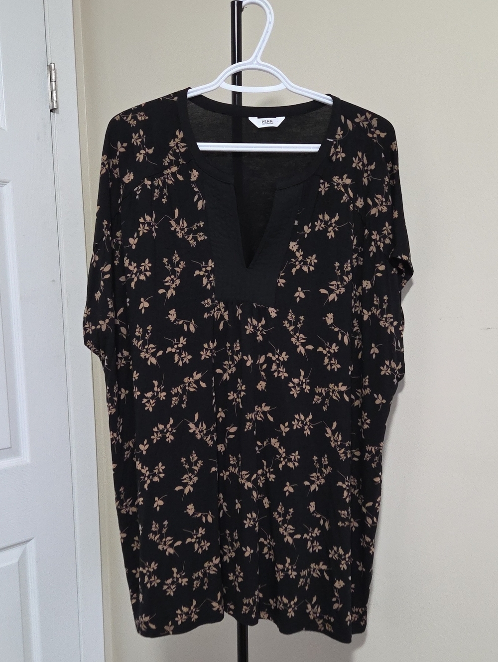 Penningtons Plus Size Black Tunic with Tan Floral Print